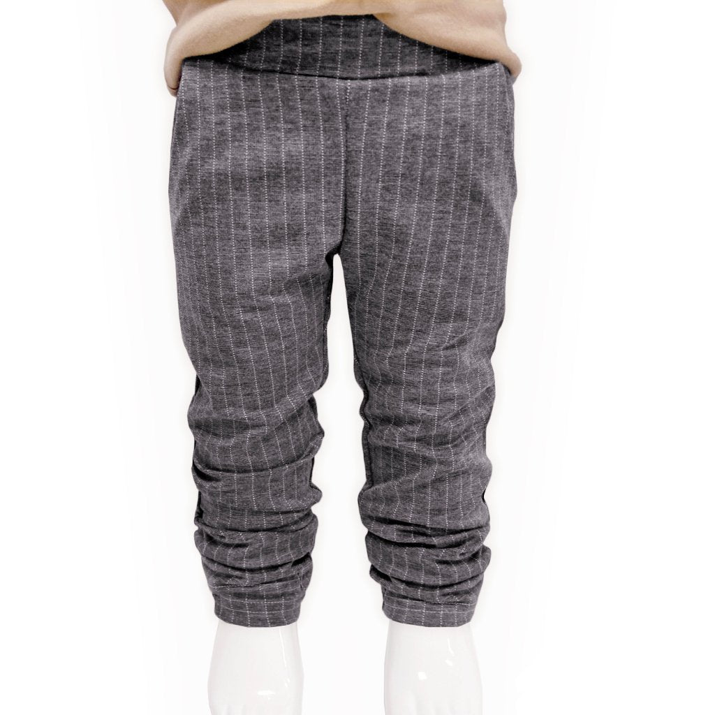Skinny Chino Krijtstreep Broekje voor jongens. Strakke fit, stretchy broek gestreept grijze boefjes en bijtjes.
Kerstkleding voor kinderen