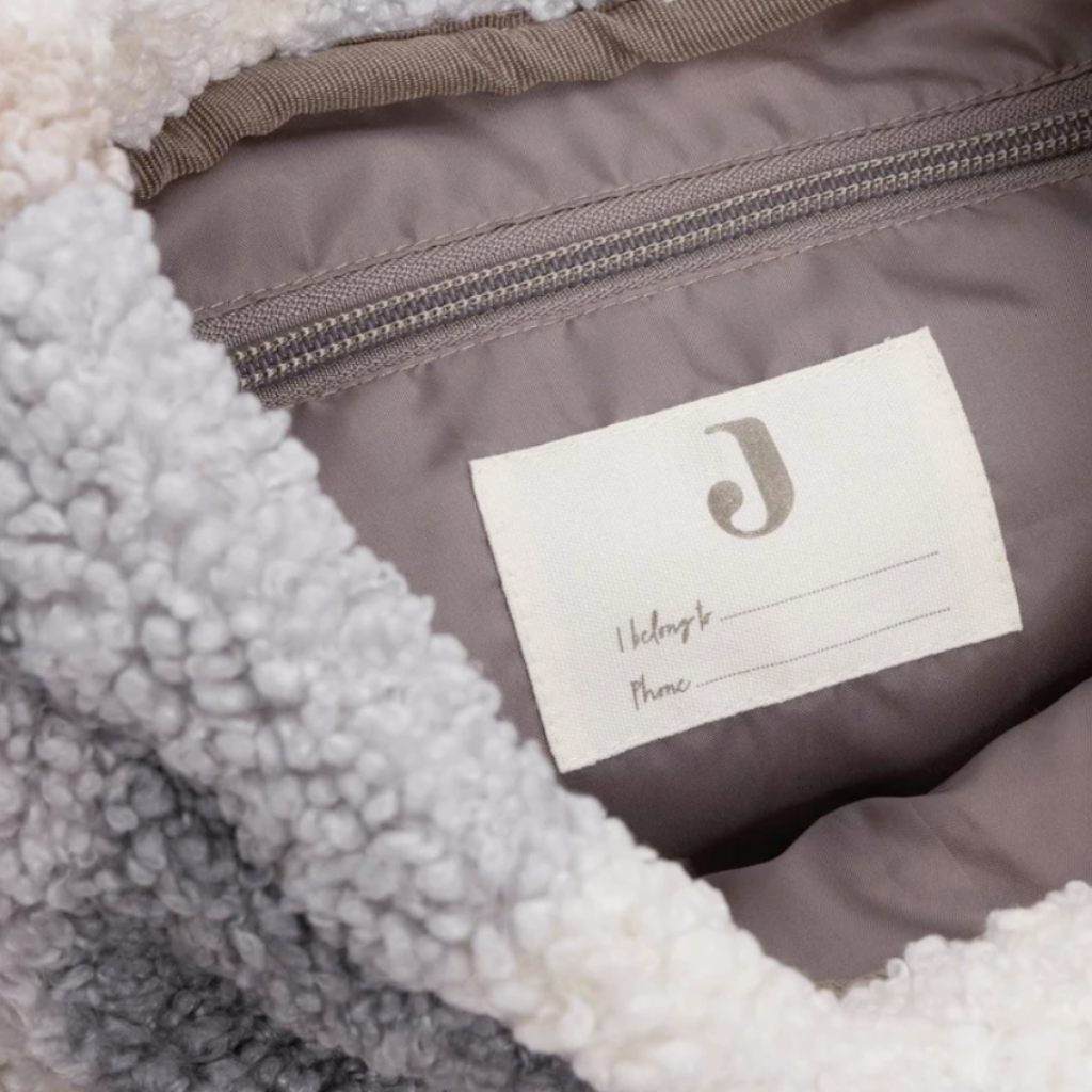 Gepersonaliseerd teddy rugtasje rugzak rugtas rugzakje tas met naam. Bruin Biscuit naturel zandkleurig baby jongen meisje kinderdagverblijf peuterspeelzaal eerste tasje babyspulletjes Jollein Boefjes en Bijtjes kraamcadeau zwangerschap kraamfeest babyborrel ruit geruit ruitjes checks checked