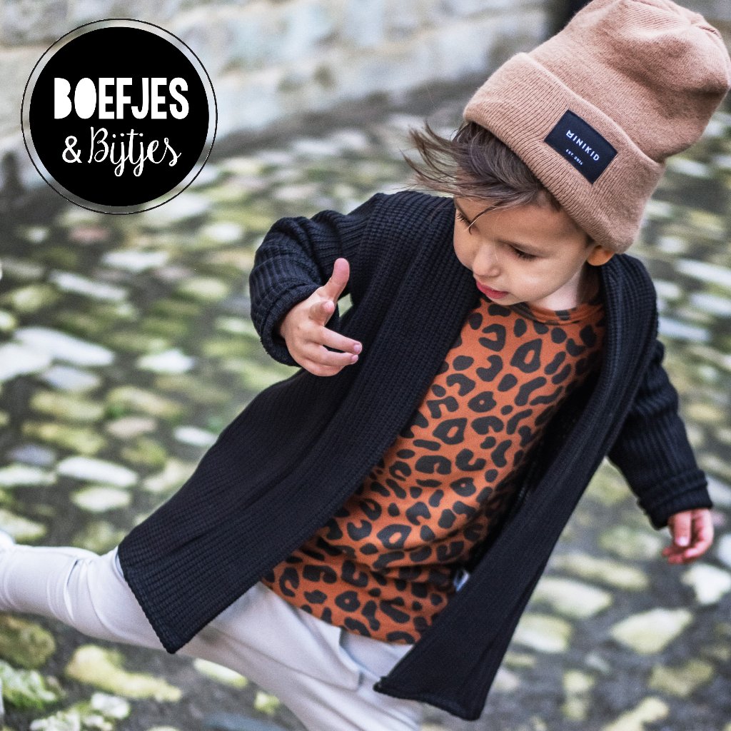 Knitted vest gebreid vest voor jongens zwart caramel bruin stoer lang vest cardigan knitwear breisel unieke jongenskleding trui vestje winterkleding voor boys jongens 74 80 86 92 98 104 110 116 122 128