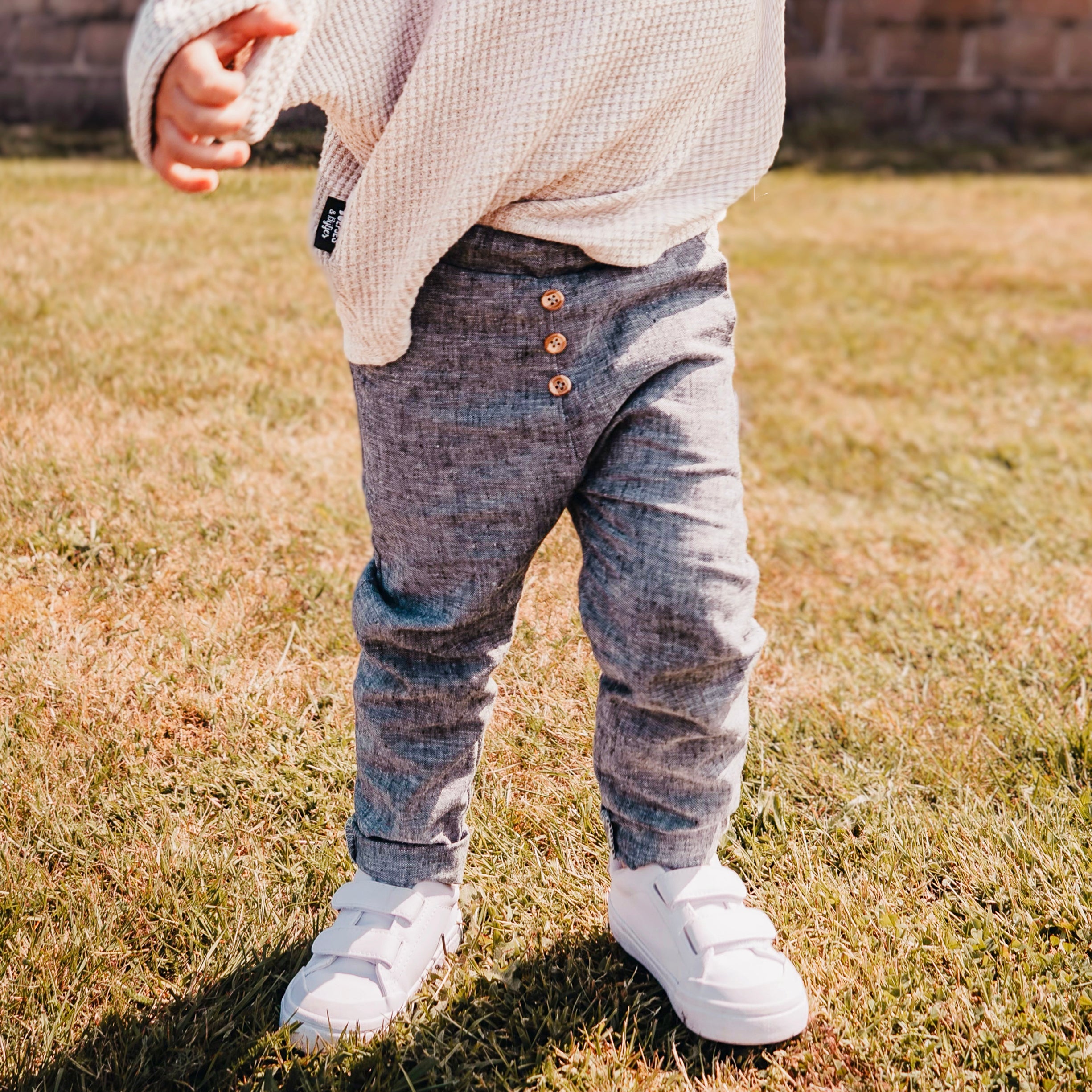 Linnen Broek met knoopjes bruiloft kinderkleding jongenskleding chino linnenstof Boefjes en Bijtjes
