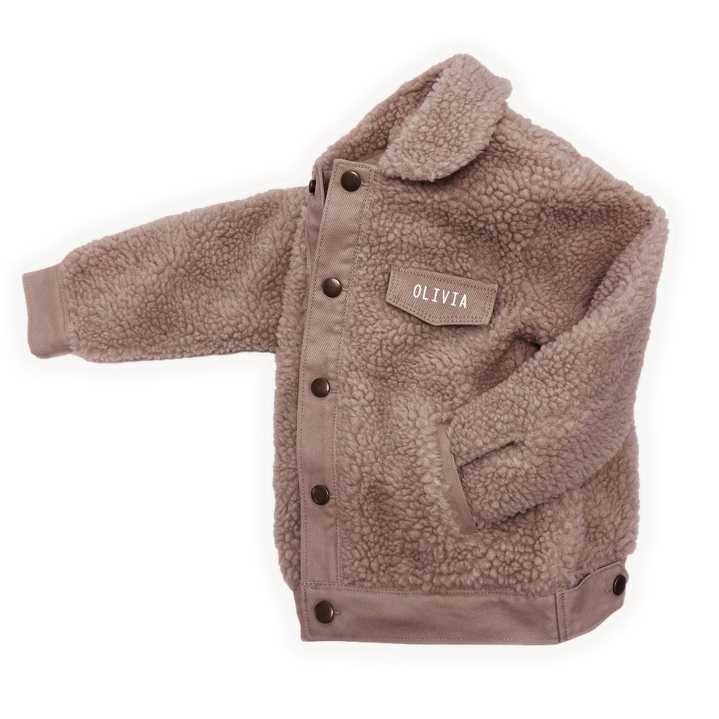 Teddy jasje bruin beige zand naturel voor jongens voor meisjes teddystof winterjas zomerjas tussenjasje gepersonaliseerd met naam geborduurde jas met naam geborduurd boefjes en bijtjes jongensjas meisjesjas winterkleding zomerkleding babyjasje peuterjasje kinderjas