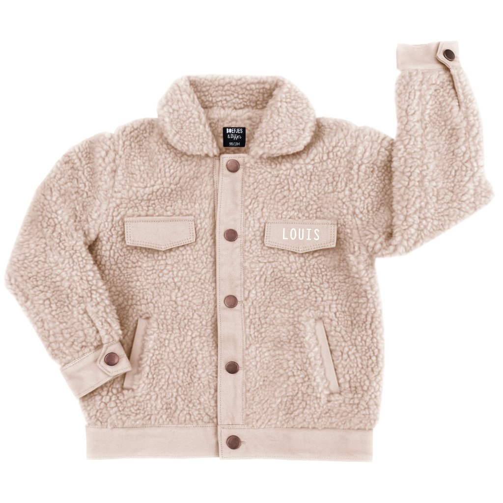 Teddy jasje bruin beige zand naturel voor jongens voor meisjes teddystof winterjas zomerjas tussenjasje gepersonaliseerd met naam geborduurde jas met naam geborduurd boefjes en bijtjes jongensjas meisjesjas winterkleding zomerkleding babyjasje peuterjasje kinderjas