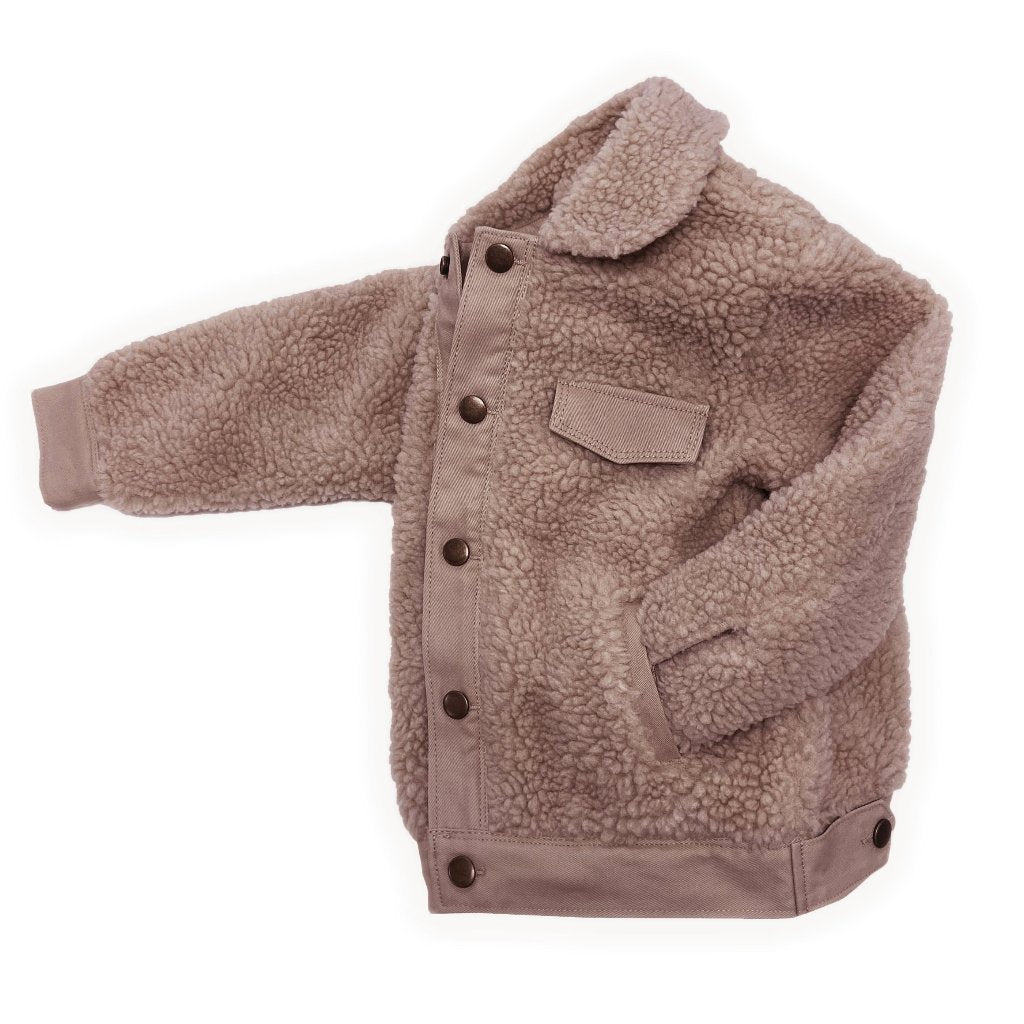Teddy jasje bruin beige zand naturel voor jongens voor meisjes teddystof winterjas zomerjas tussenjasje gepersonaliseerd met naam geborduurde jas met naam geborduurd boefjes en bijtjes jongensjas meisjesjas winterkleding zomerkleding babyjasje peuterjasje kinderjas