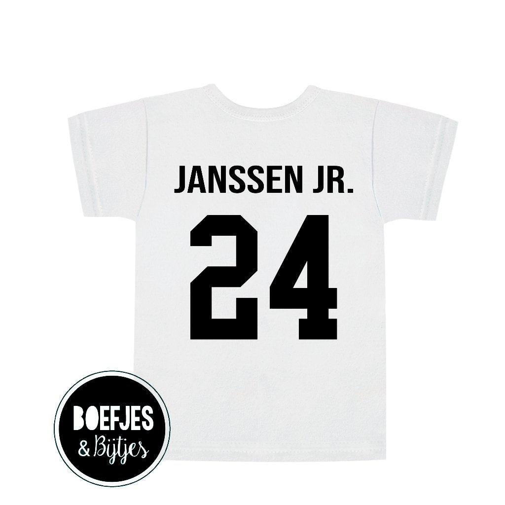 Gepersonaliseerde shirt met eigen naam en rugnummer!
Twinnen met Papa of Mama
(of opa, oma, oom, tante, voogd, bonuspapa)
Cadeautip, verjaardagscadeau, kraamcadeau, vaderdag cadeau, moederdag cadeau, kerstcadeau of sinterklaascadeau