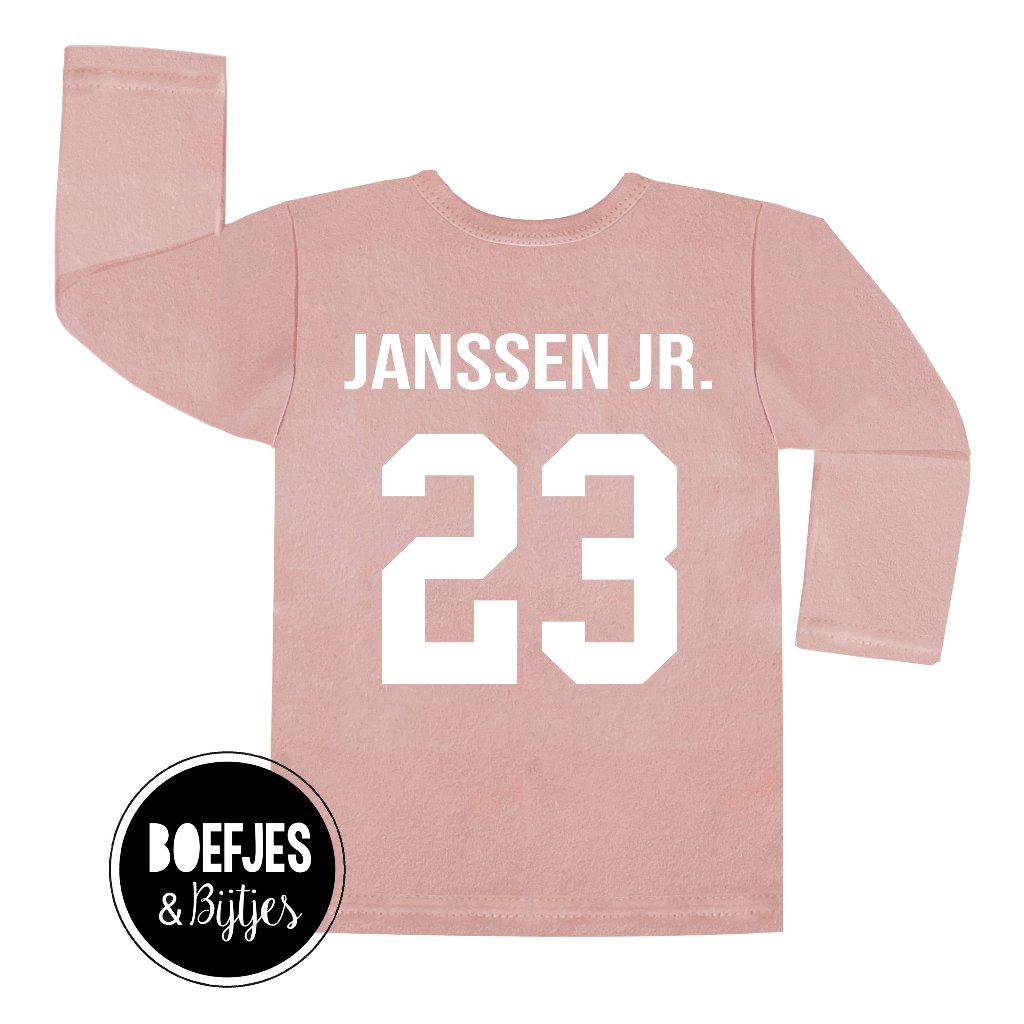 Gepersonaliseerde shirt met eigen naam en rugnummer!
Twinnen met Papa of Mama
(of opa, oma, oom, tante, voogd, bonuspapa)
Cadeautip, verjaardagscadeau, kraamcadeau, vaderdag cadeau, moederdag cadeau, kerstcadeau of sinterklaascadeau