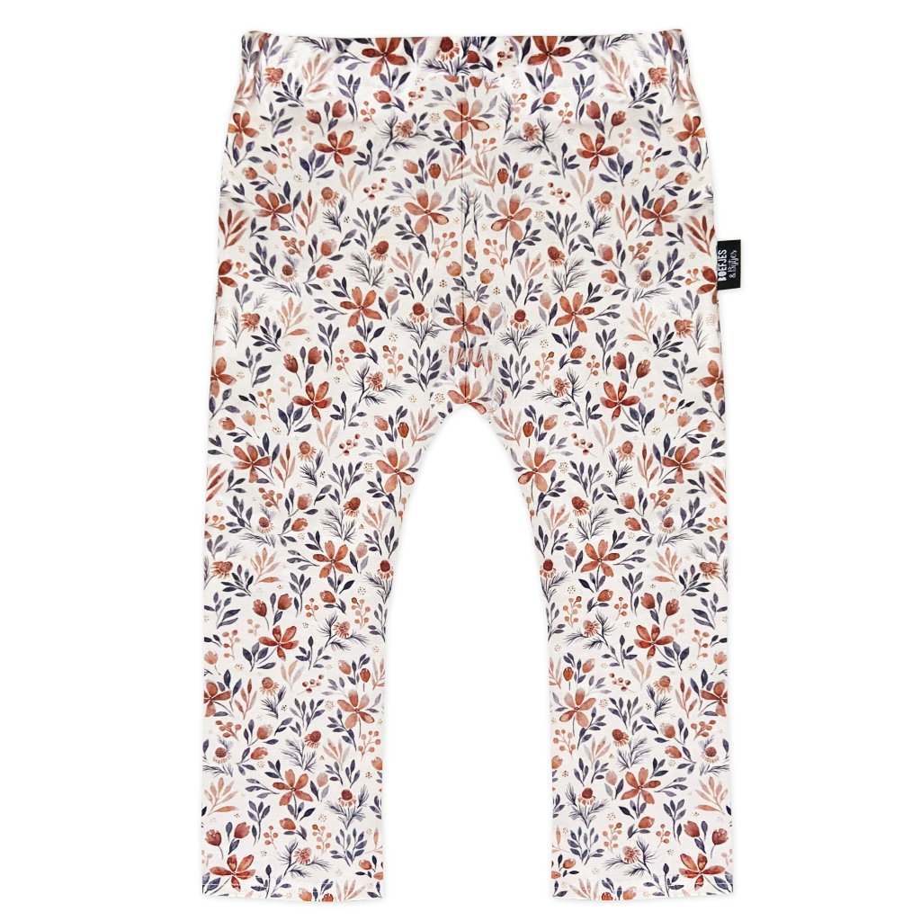 Meisjes broekje met bloemen. Meisjes mode van dit moment. lang flared broekje voor lange benen. Broekje met wijde pijpen. Stretch broekje met bloemen.