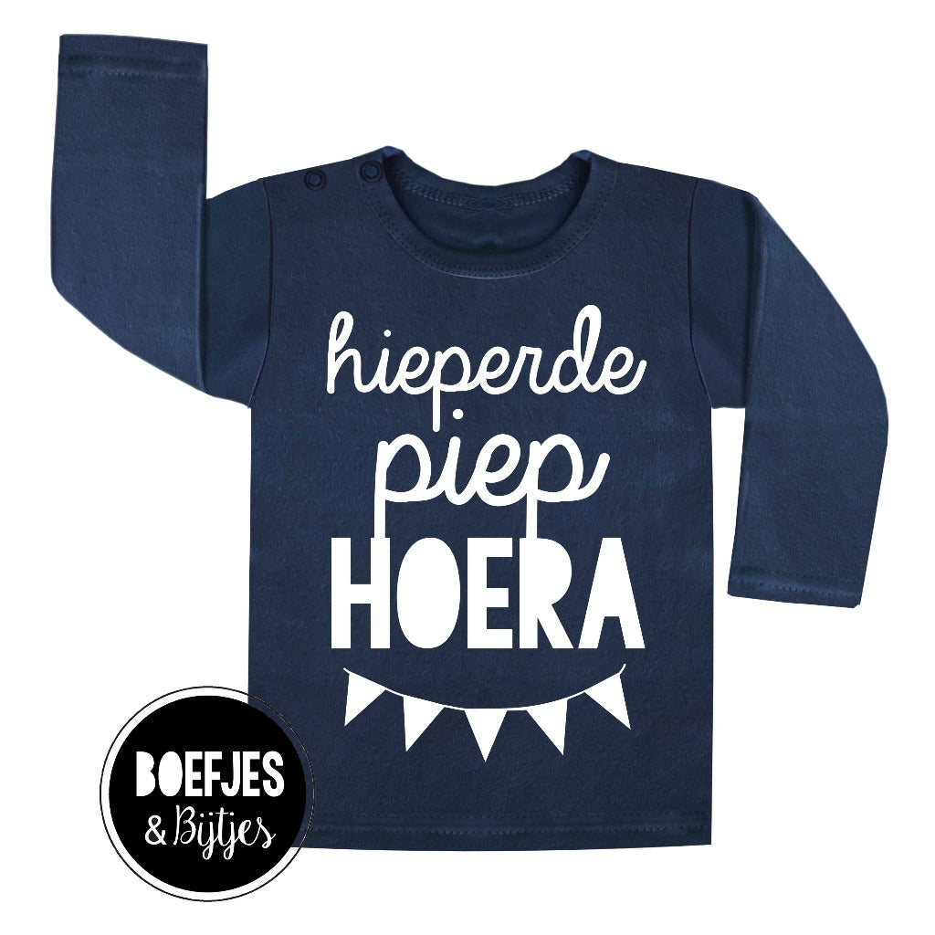 Verjaardag shirtje met eigen naam en leeftijd. Gepersonaliseerd kindershirtje hieperdepiep hoera