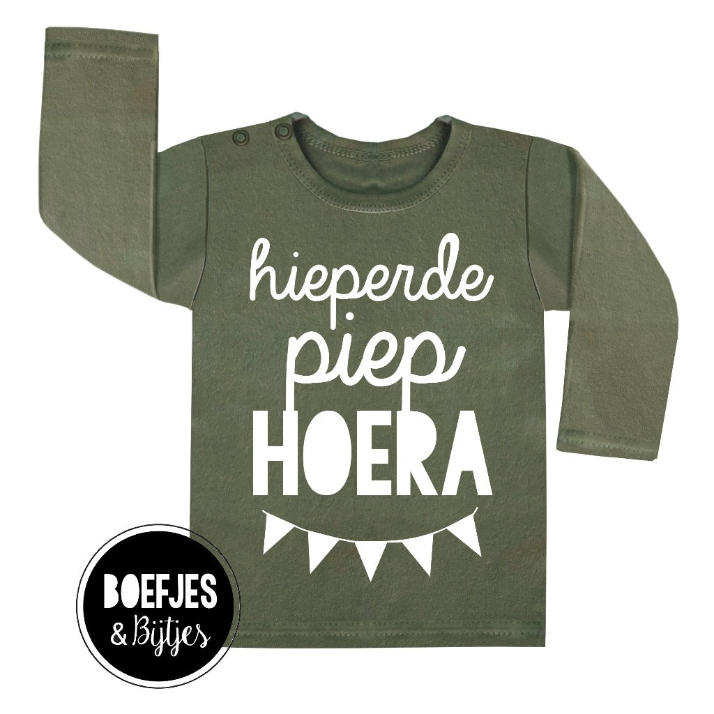 Verjaardag shirtje met eigen naam en leeftijd. Gepersonaliseerd kindershirtje hieperdepiep hoera