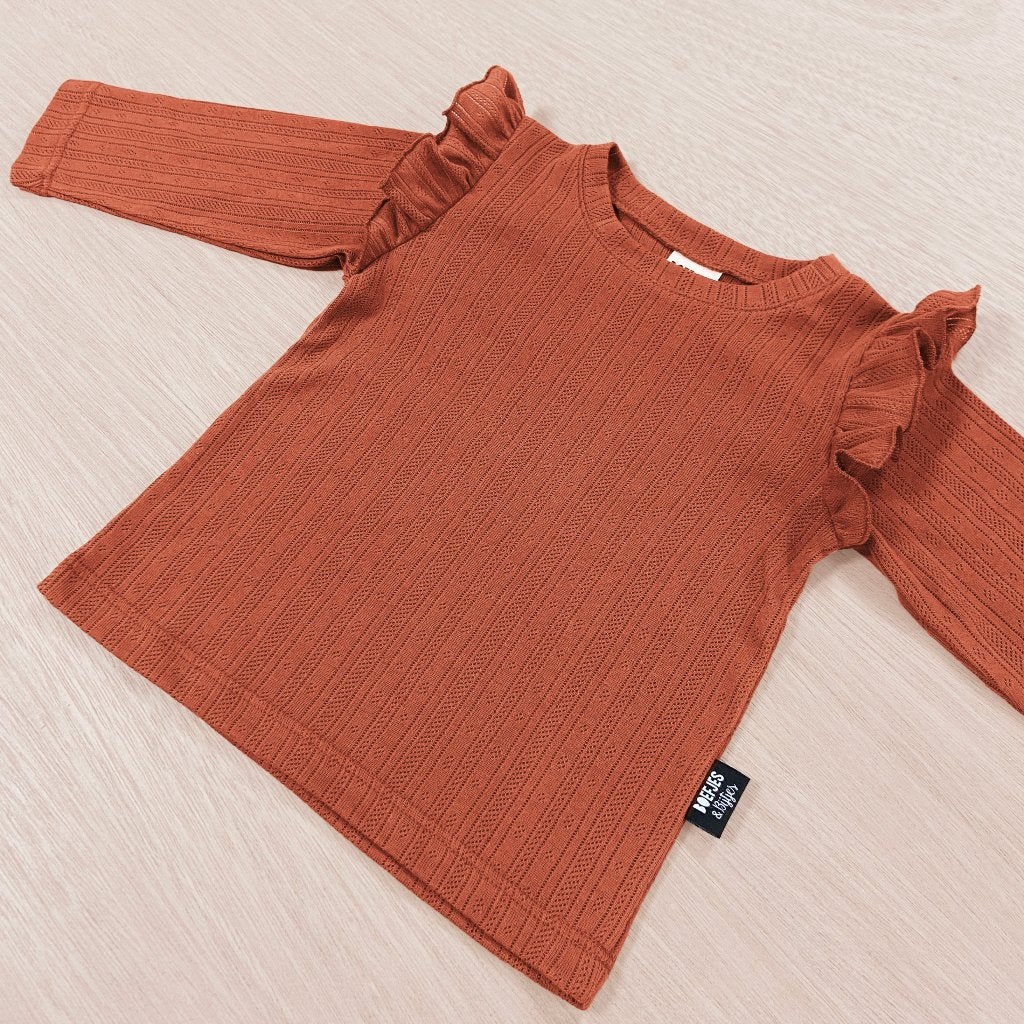 Pointelle ruffel ruffle shirtje, lange mouw. Herfstkleding winterkleding meisjeskleding Boefjes en Bijtjes