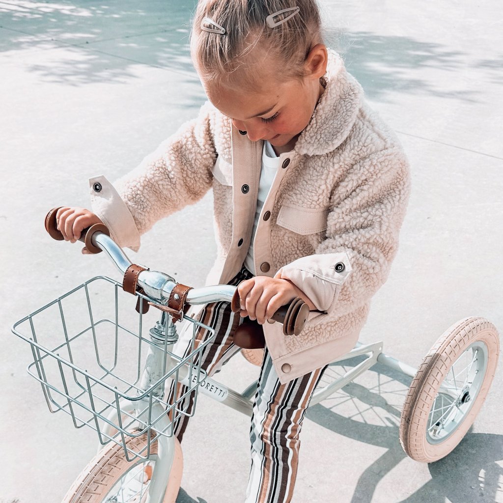 Teddy jasje bruin beige zand naturel voor jongens voor meisjes teddystof winterjas zomerjas tussenjasje gepersonaliseerd met naam geborduurde jas met naam geborduurd boefjes en bijtjes jongensjas meisjesjas winterkleding zomerkleding babyjasje peuterjasje kinderjas 