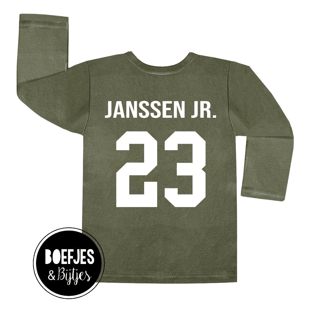 Gepersonaliseerde shirt met eigen naam en rugnummer!
Twinnen met Papa of Mama
(of opa, oma, oom, tante, voogd, bonuspapa)
Cadeautip, verjaardagscadeau, kraamcadeau, vaderdag cadeau, moederdag cadeau, kerstcadeau of sinterklaascadeau